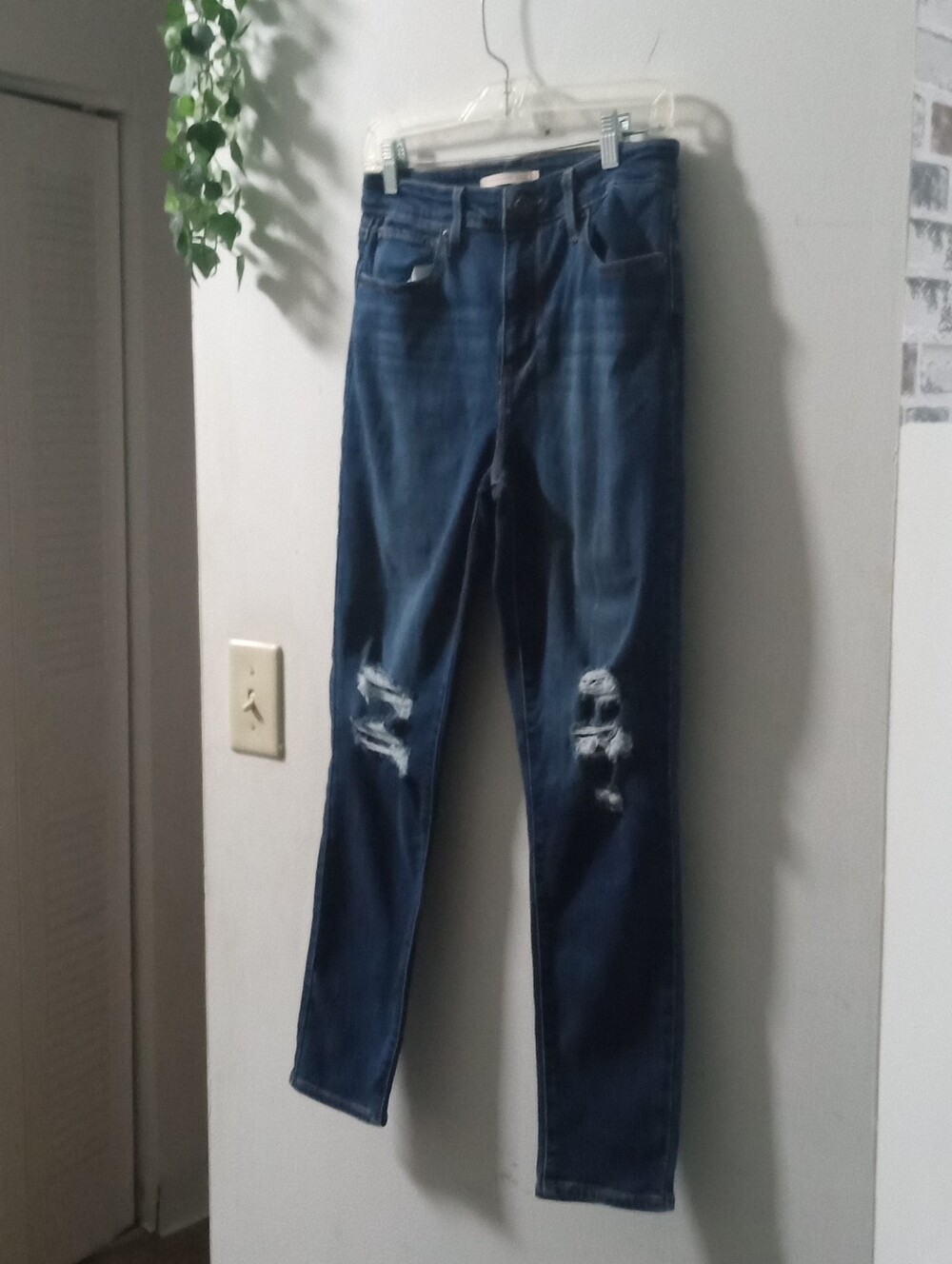 Slim Fit RippedJeans in Dark Blue
